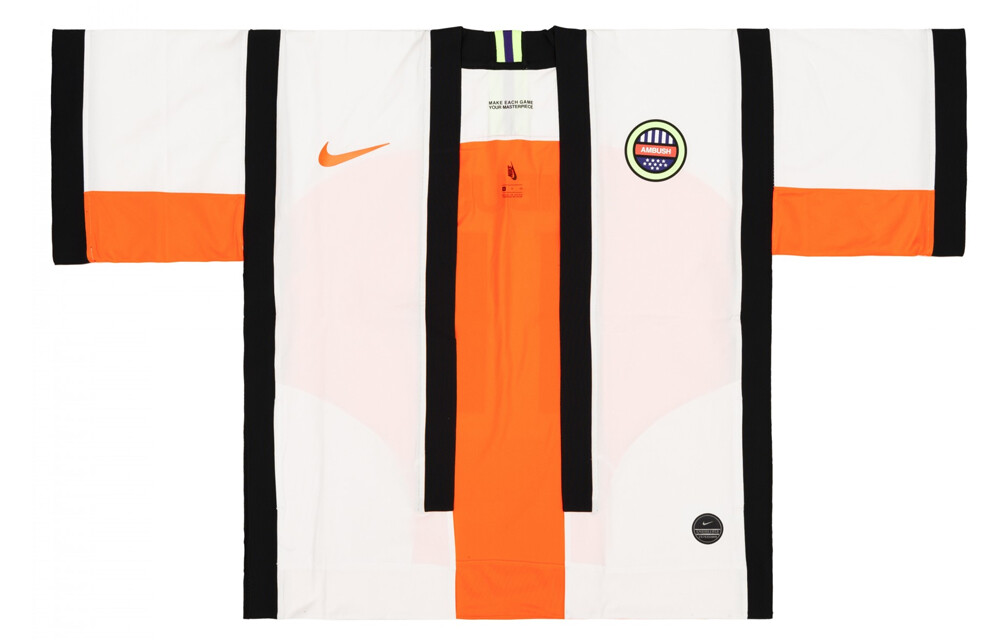 Рубашка женская Nike
Рубашка женская Nike