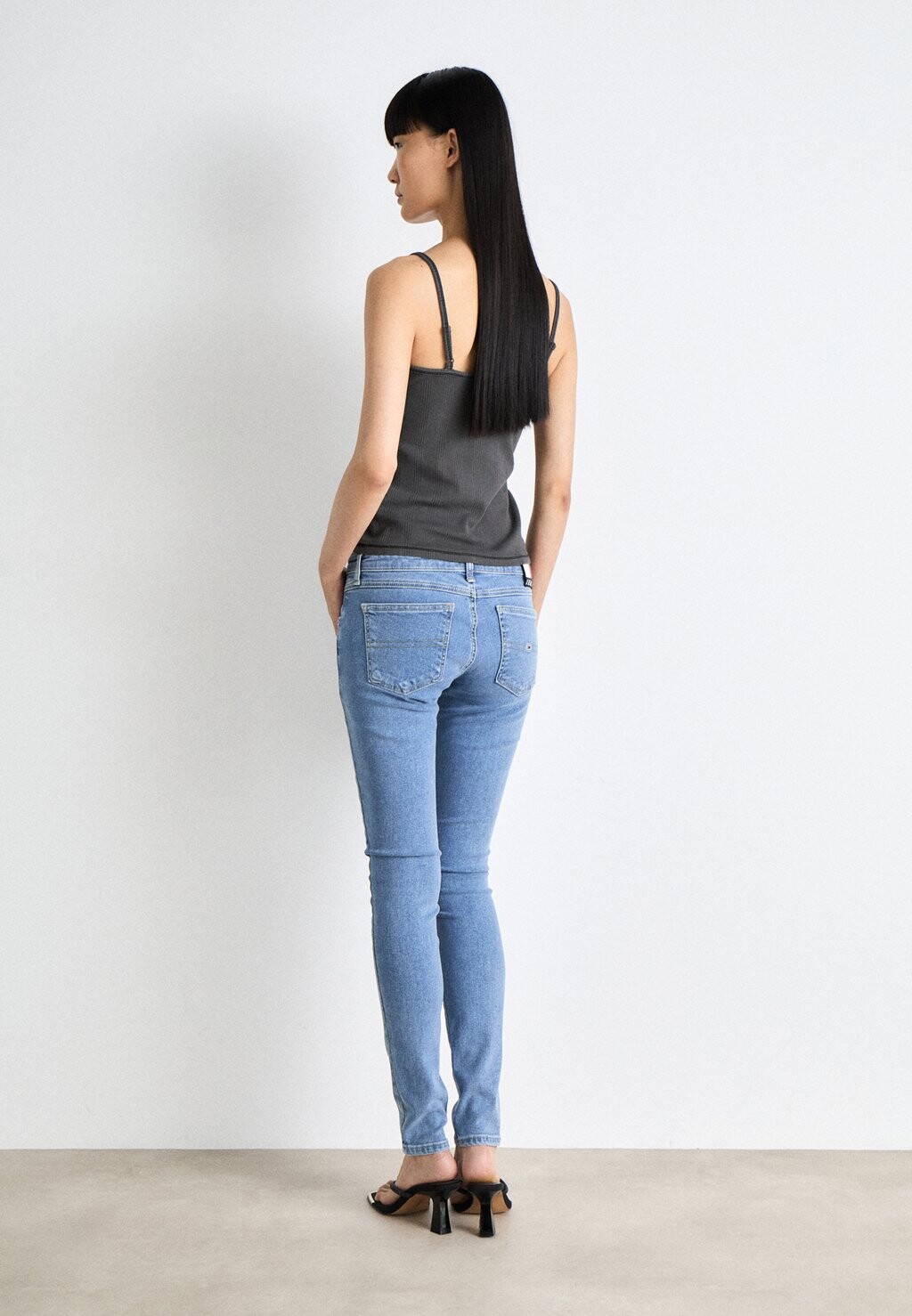 Приталенный фасон Sophie Tommy Hilfiger, синий
Приталенный фасон Sophie Tommy Hilfiger, синий