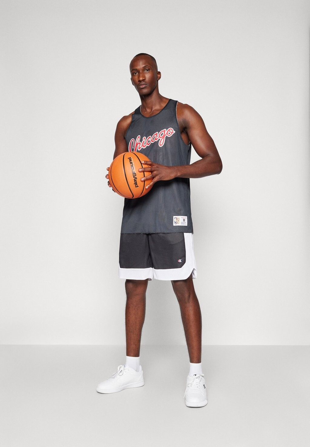 Топ NBA LOS ANGELES LAKERS REVERSIBLE PRACTICE TANK VINTAGE LOGO Mitchell & Ness, черный 
Топ NBA LOS ANGELES LAKERS REVERSIBLE PRACTICE TANK VINTAGE LOGO Mitchell & Ness, черный