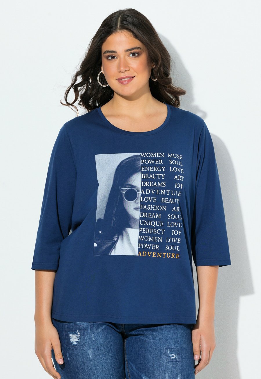 Топ Ulla Popken INSPIRATIONAL GRAPHIC LETTERING 3/4 SLEEVE , Dark Blue
Топ Ulla Popken INSPIRATIONAL GRAPHIC LETTERING 3/4 SLEEVE , Dark Blue