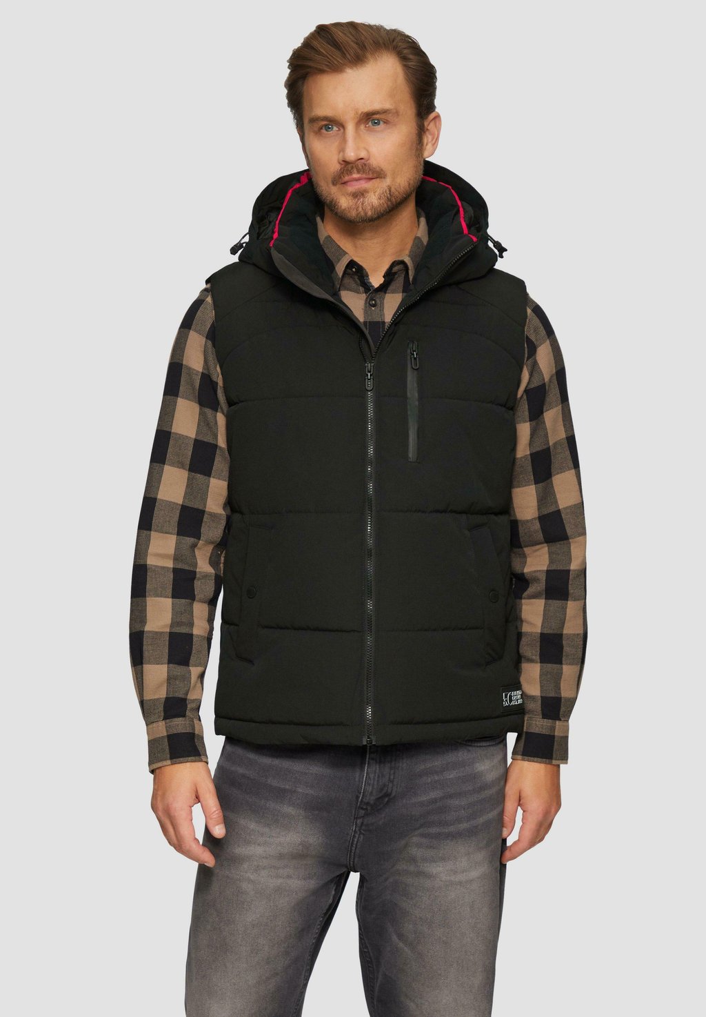 Жилет WÄRMENDE STEPP MIT ABNEHMBARER KAPUZE s.Oliver, черный
Жилет WÄRMENDE STEPP MIT ABNEHMBARER KAPUZE s.Oliver, черный