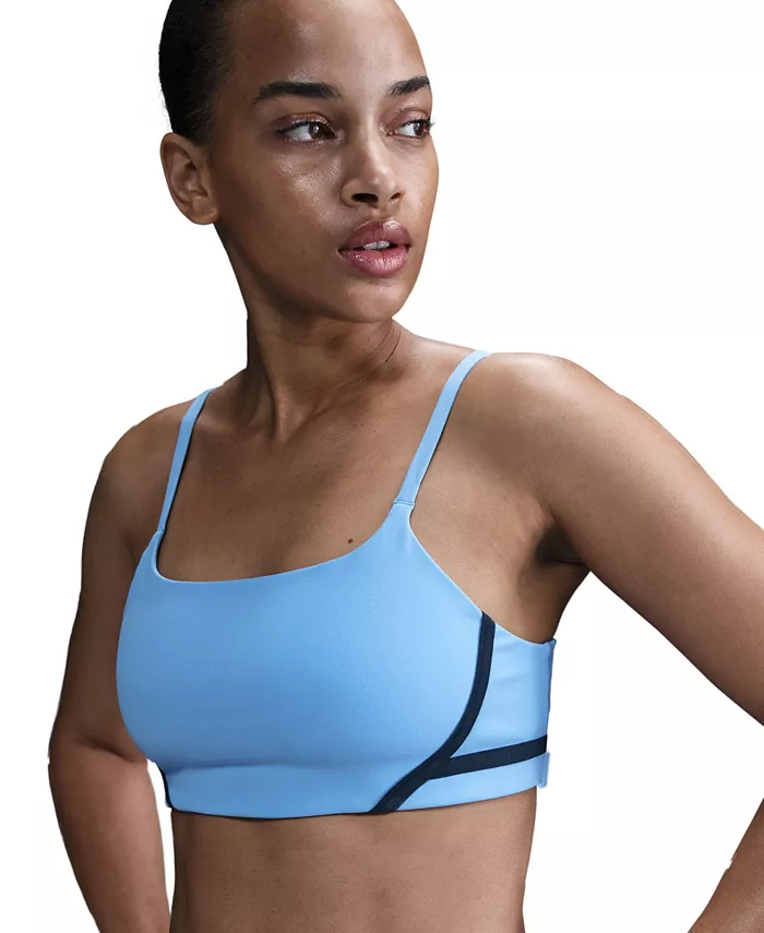 Один спортивный бюстгальтер с легкой поддержкой и съемными чашками Nike, синий
Один спортивный бюстгальтер с легкой поддержкой и съемными чашками Nike, синий