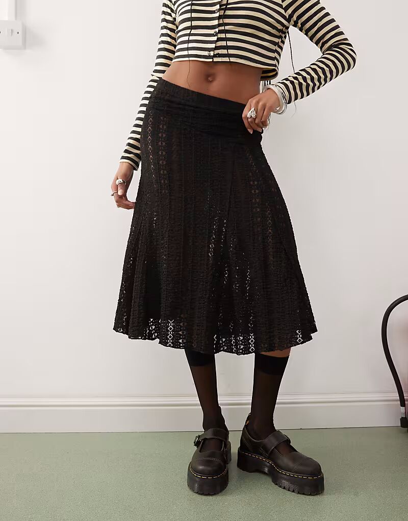 Юбка миди из кружева COLLUSION черного цвета
Юбка миди из кружева COLLUSION черного цвета