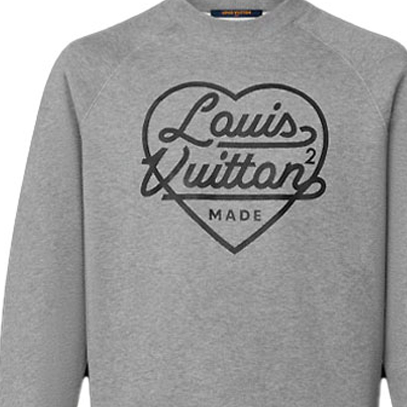 Свитер мужской серый LOUIS VUITTON, Сумка для покупок в комплекте
Свитер мужской серый LOUIS VUITTON, Сумка для покупок в комплекте