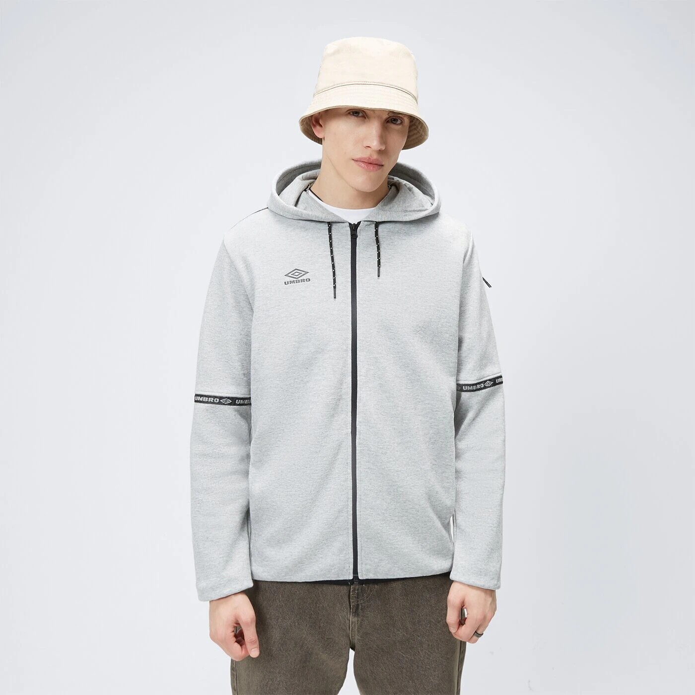 Худи Umbro Tech, серый
Худи Umbro Tech, серый