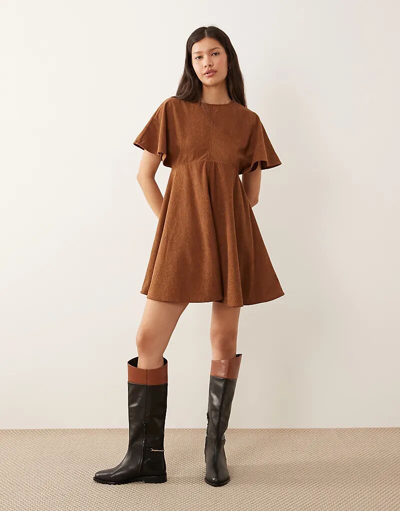 Мини-платье-футболка ASOS DESIGN вельветового цвета с вышивкой
Мини-платье-футболка ASOS DESIGN вельветового цвета с вышивкой