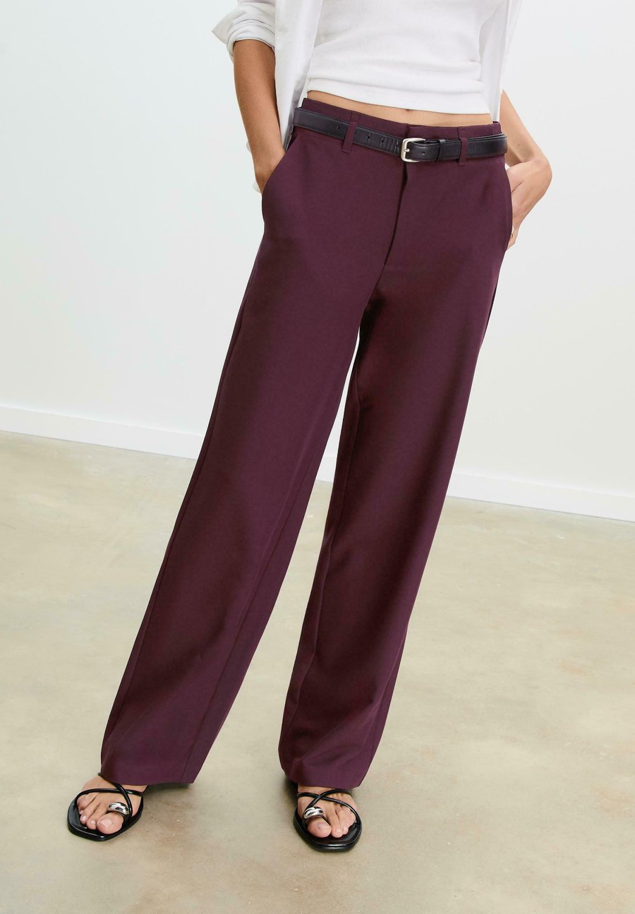 Брюки Stradivarius FLOWING STRAIGHT-LEG WITH BELT, Dark Red
Брюки Stradivarius FLOWING STRAIGHT-LEG WITH BELT, Dark Red