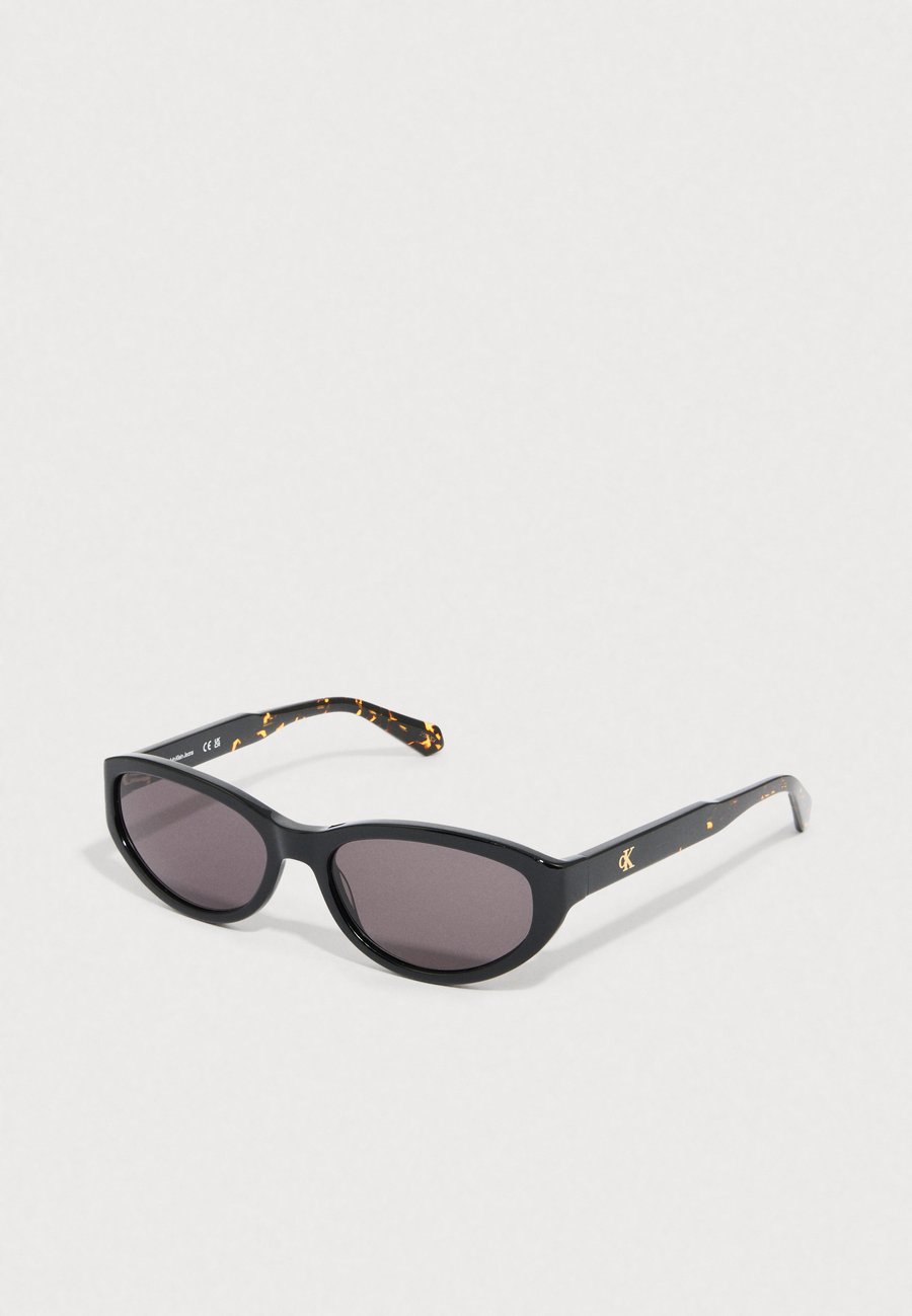Солнцезащитные очки Calvin Klein Jeans Sunglasses, Black
Солнцезащитные очки Calvin Klein Jeans Sunglasses, Black