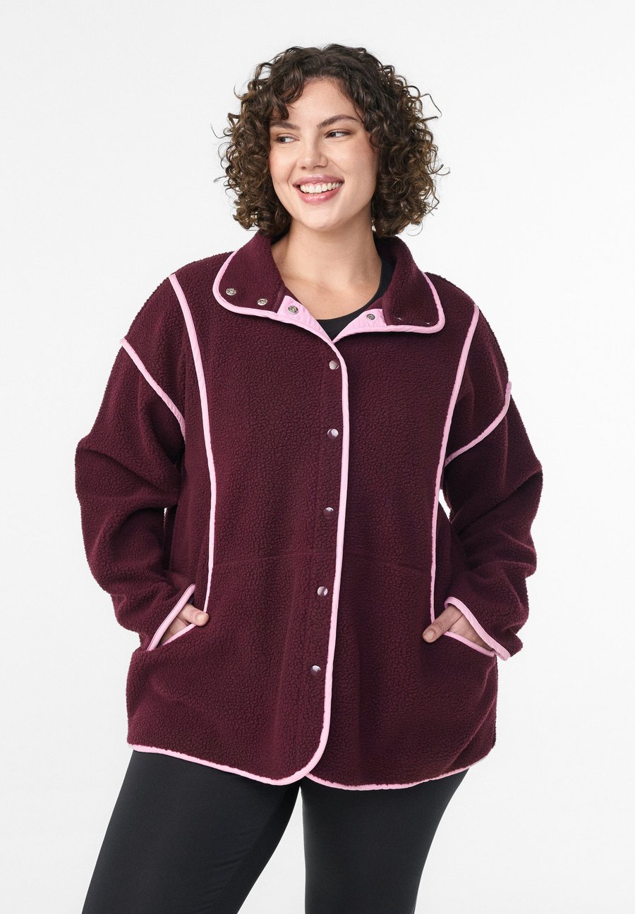 Флисовая куртка Active by Zizzi MIT KONTRASTDETAILS, Winetasting/Bordeaux
Флисовая куртка Active by Zizzi MIT KONTRASTDETAILS, Winetasting/Bordeaux