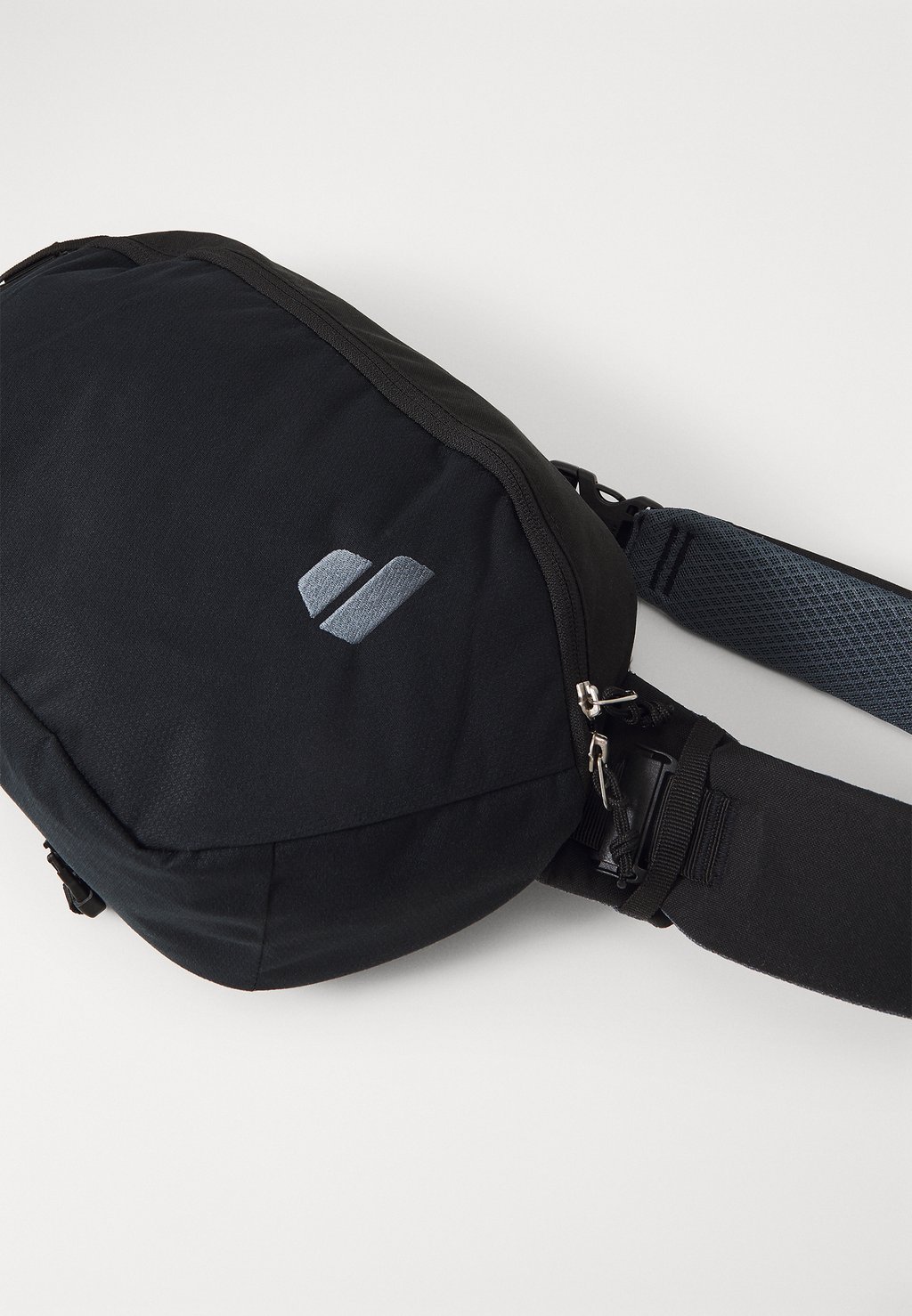 Сумка через плечо STROOF UNISEX Deuter, черный 
Сумка через плечо STROOF UNISEX Deuter, черный