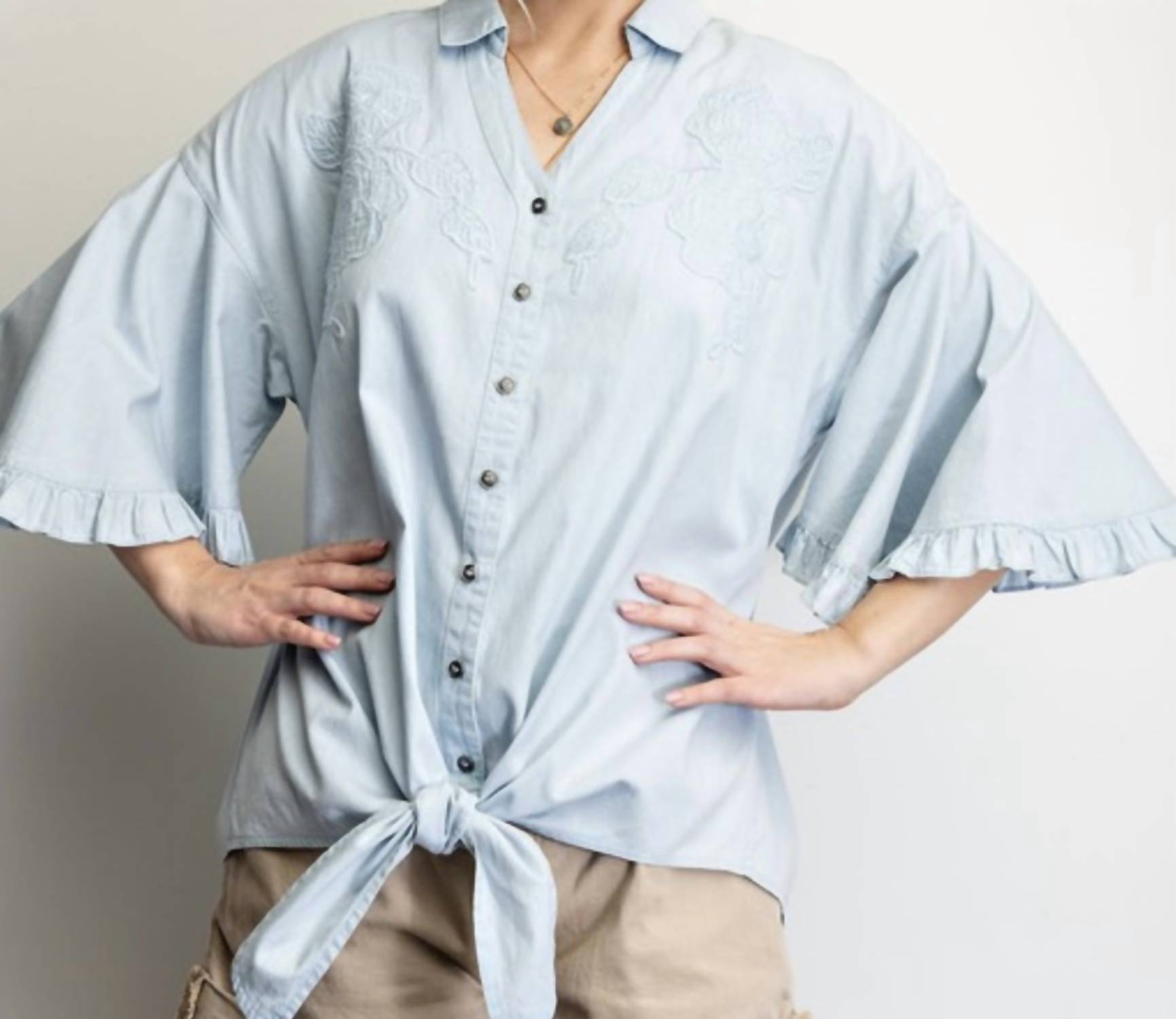 Блузка светло-голубого цвета Easel
Блузка светло-голубого цвета Easel