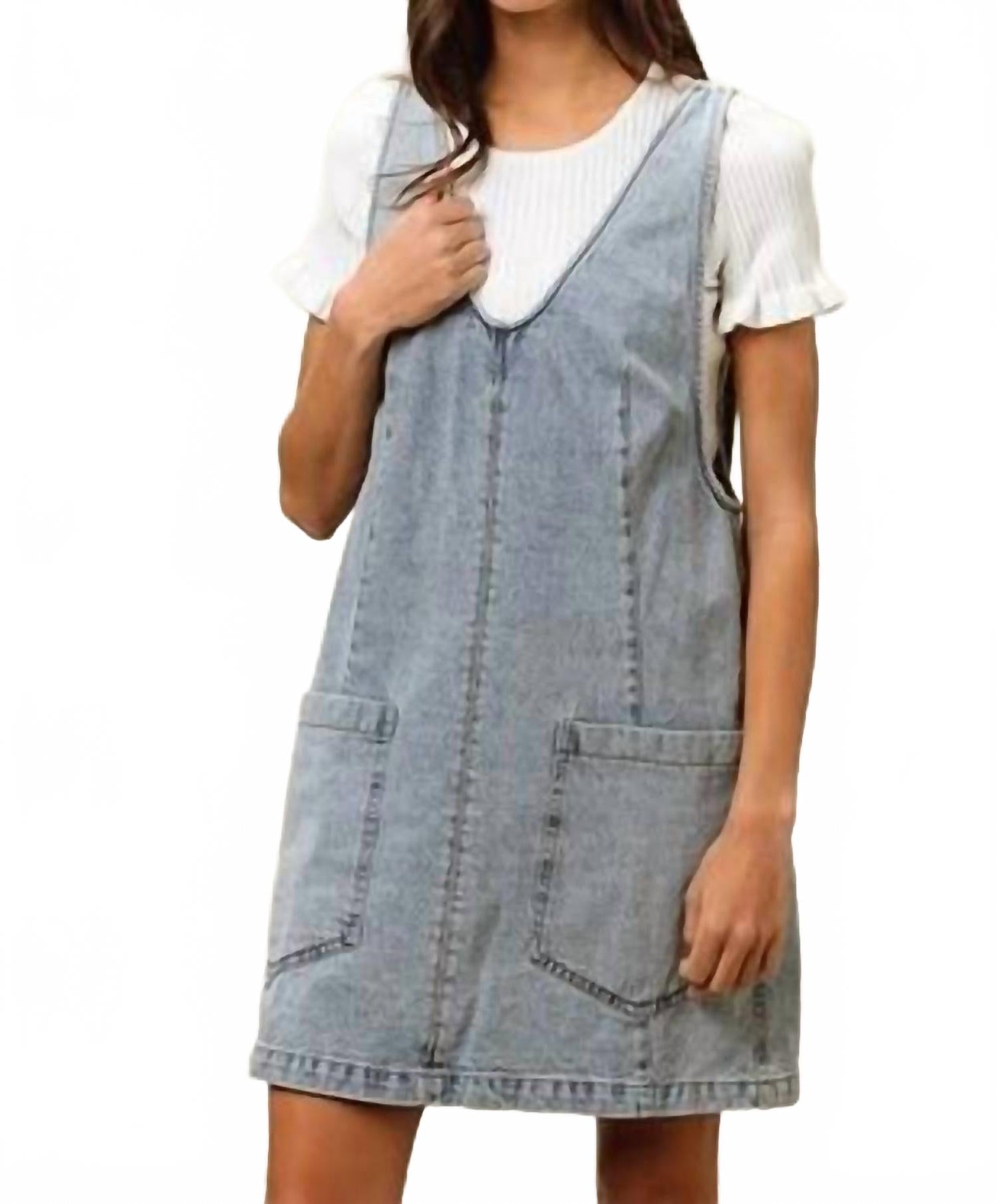 Оливья джинсовое платье с карманами в голубом BiBi
Оливья джинсовое платье с карманами в голубом BiBi