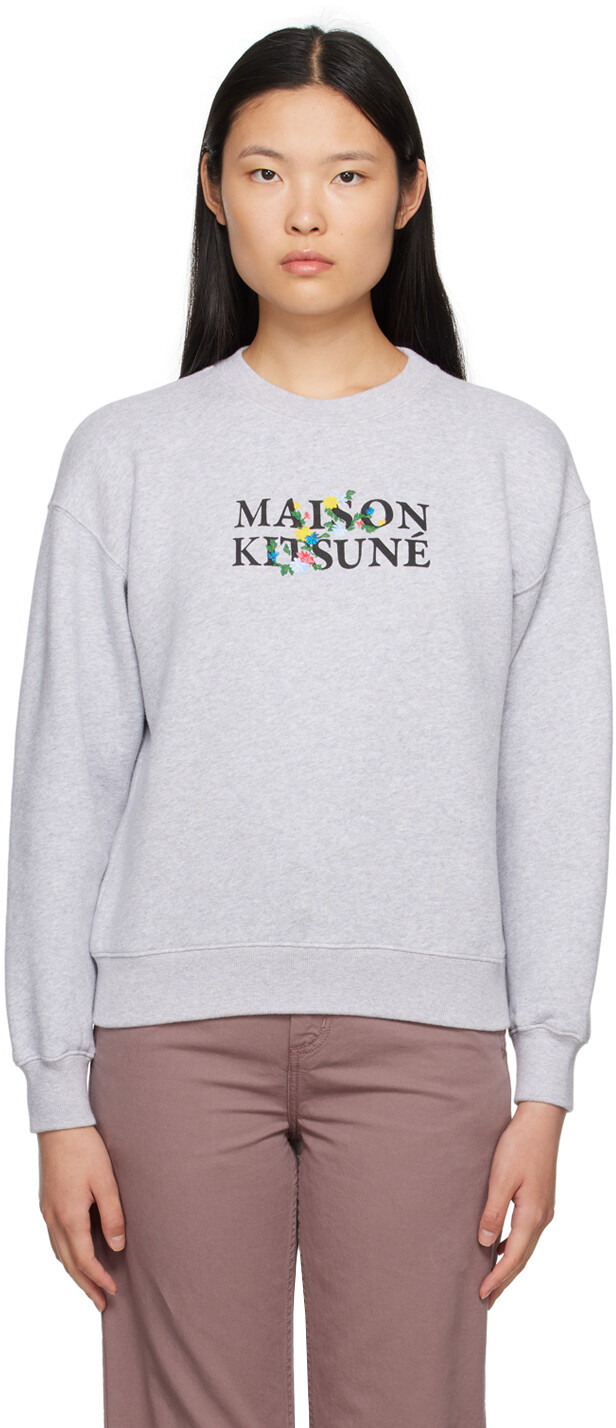 Серый свитшот с цветами Maison Kitsune
Серый свитшот с цветами Maison Kitsune