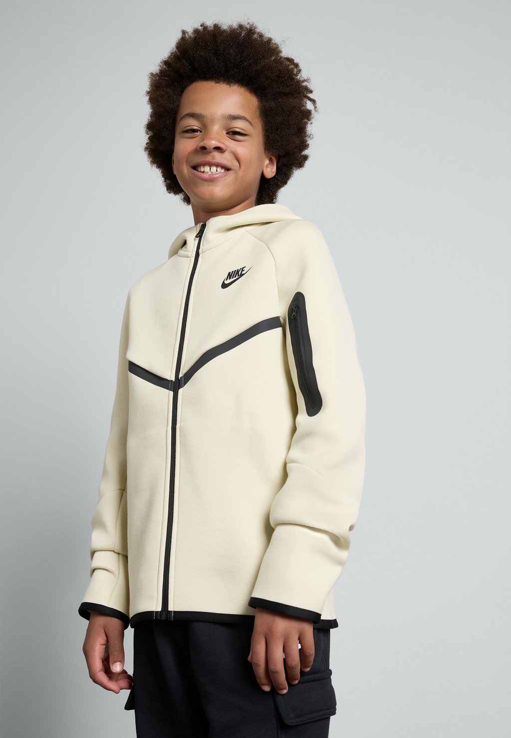 Толстовка на молнии Nike Sportswear, цвет Light Khaki/Black
Толстовка на молнии Nike Sportswear, цвет Light Khaki/Black