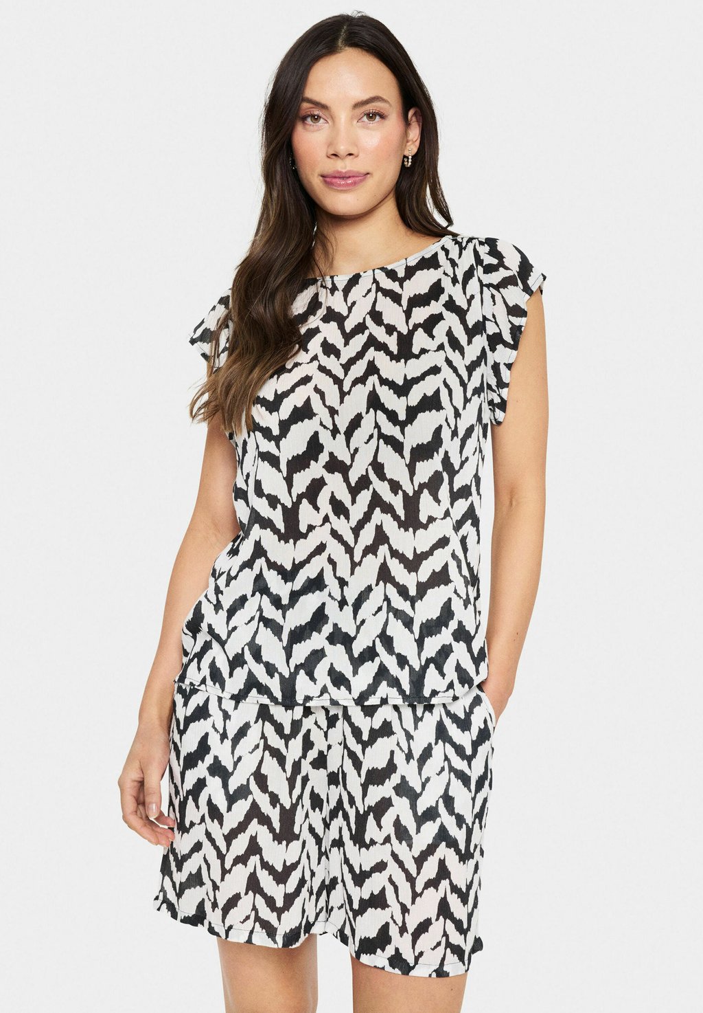 Блуза VEGASZ ADELE SS Saint Tropez, черный
Блуза VEGASZ ADELE SS Saint Tropez, черный