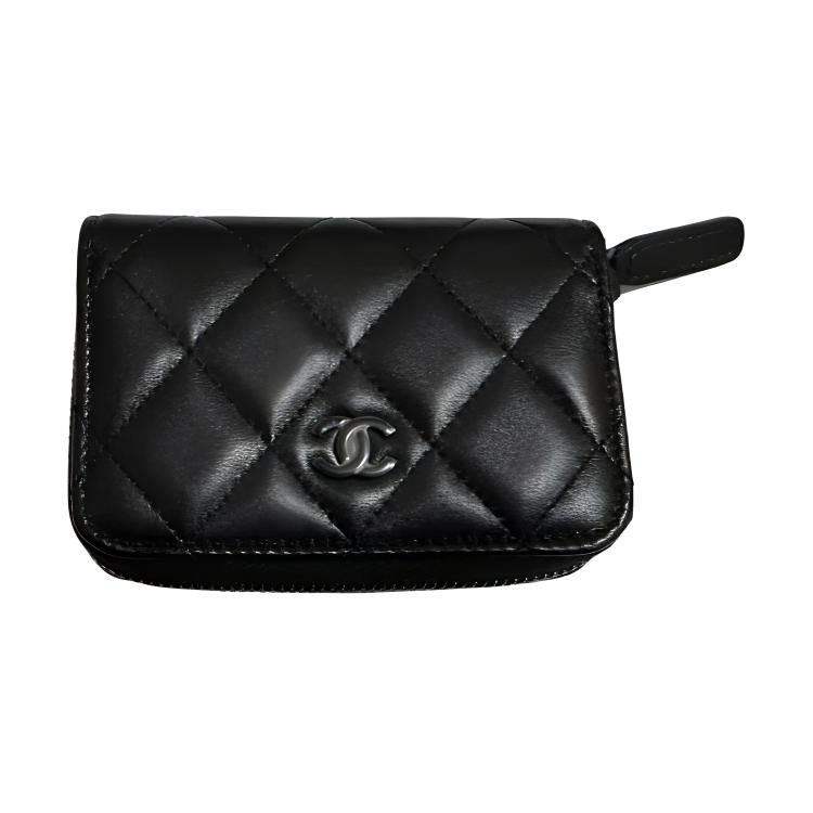 CHANEL Кожаный кошелек для монет унисекс черный
CHANEL Кожаный кошелек для монет унисекс черный