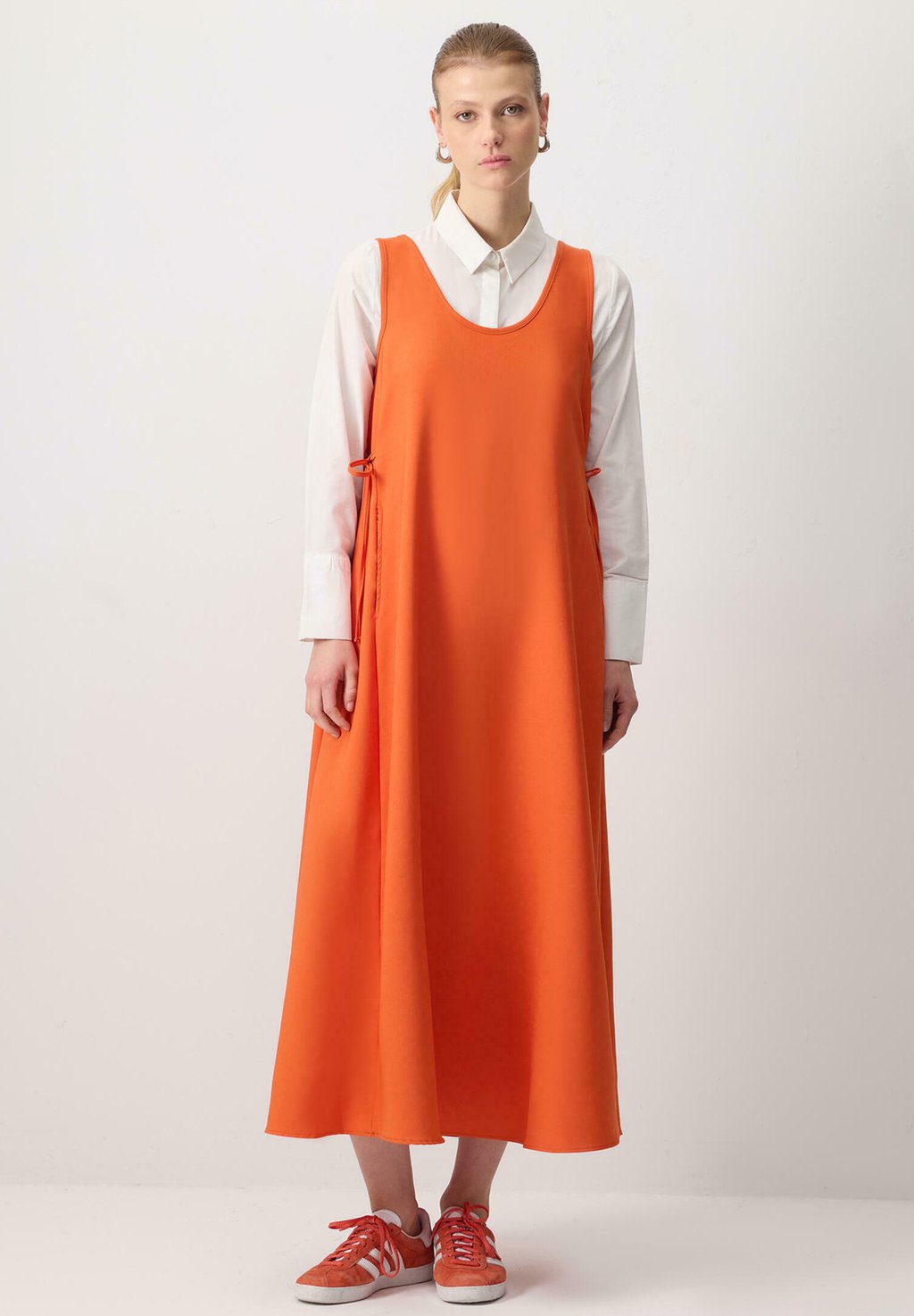 Платье макси Touché Privé, оранжевый
Платье макси Touché Privé, оранжевый