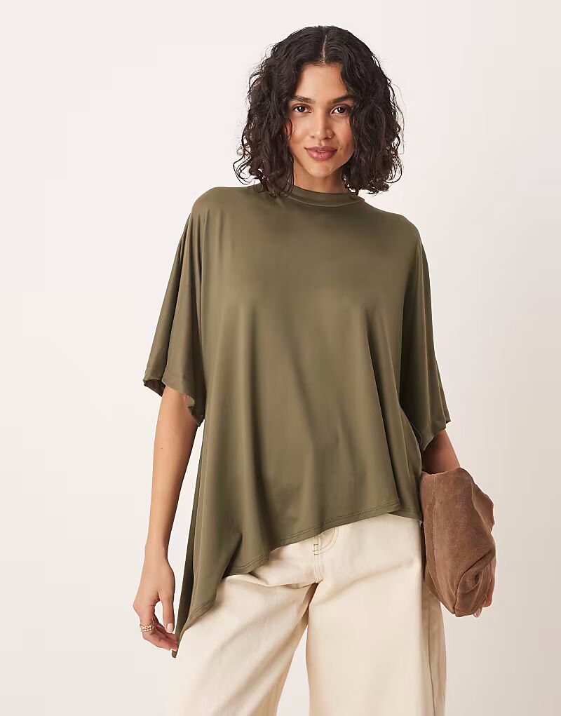 Футболка свободного кроя с драпировкой по низу от ASOS DESIGN цвета хаки
Футболка свободного кроя с драпировкой по низу от ASOS DESIGN цвета хаки