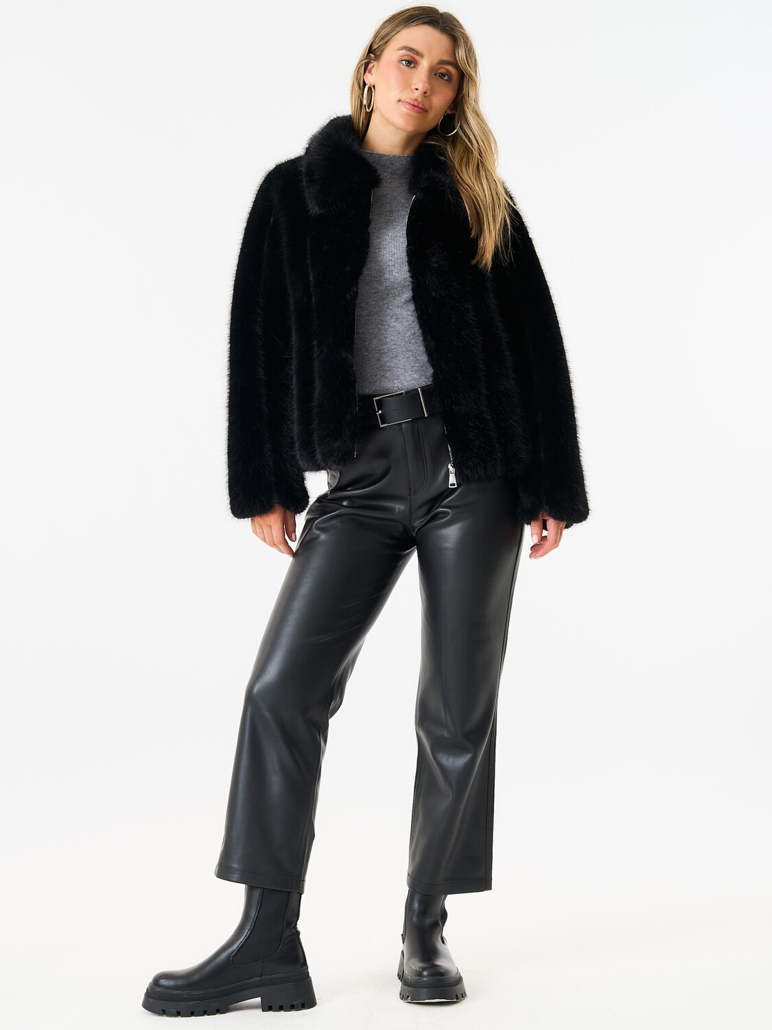 Короткая куртка из искусственного меха на молнии Gini London, черный
Короткая куртка из искусственного меха на молнии Gini London, черный