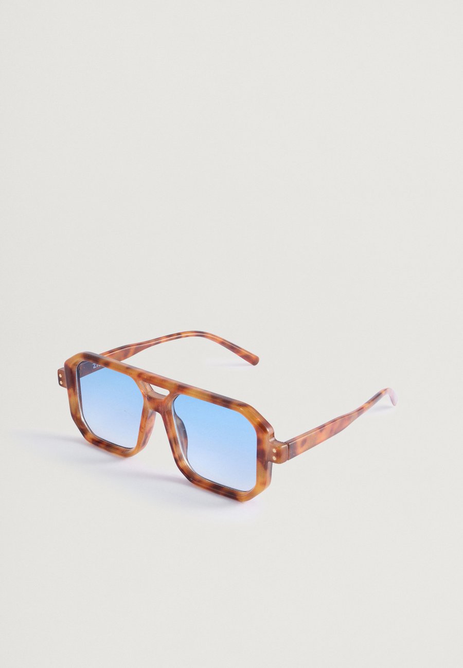 Солнцезащитные очки Zign UNISEX, Mottled Brown
Солнцезащитные очки Zign UNISEX, Mottled Brown