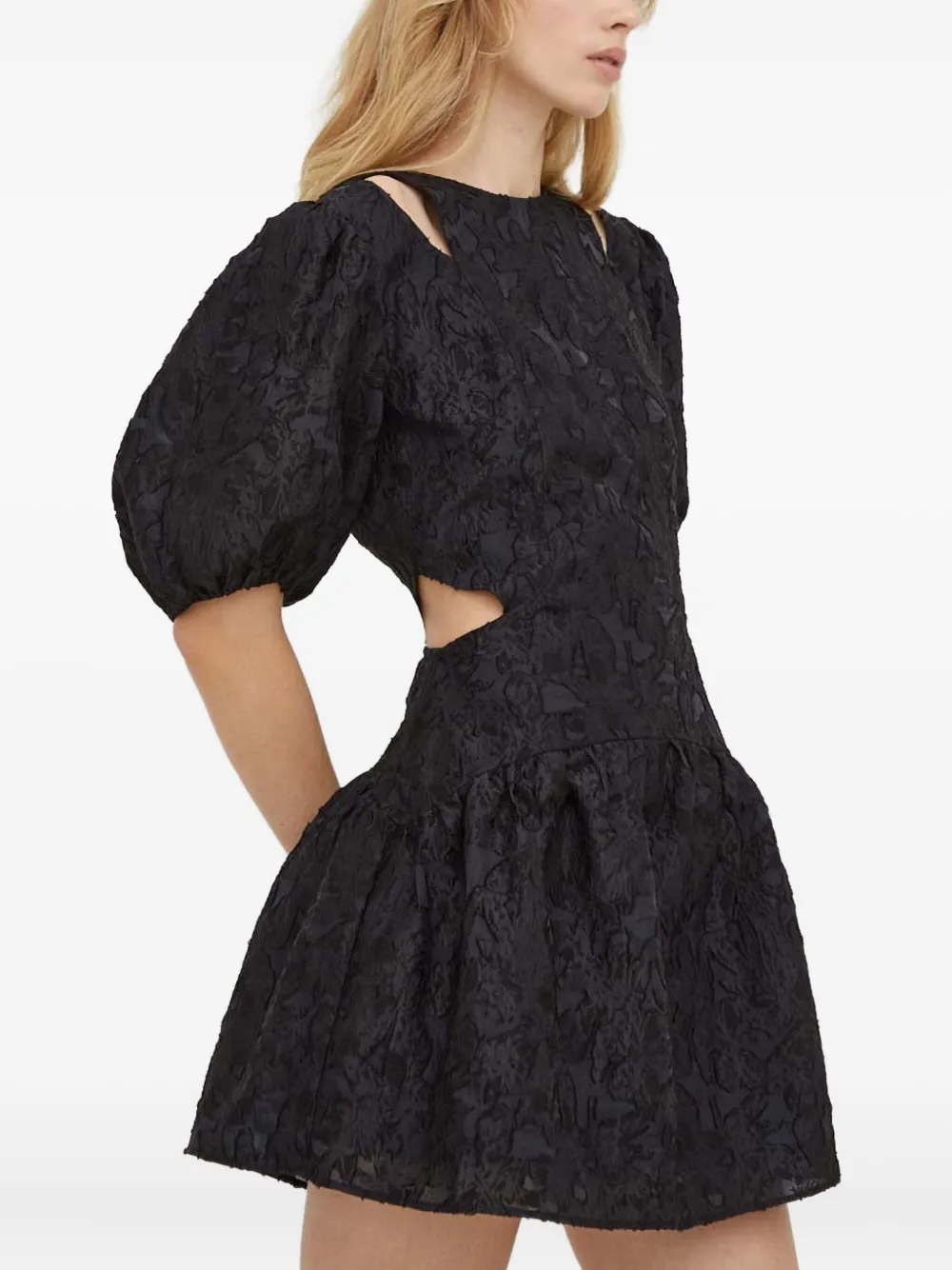 Платье мини с объемными рукавами и вырезами Day Birger Et Mikkelsen, черный
Платье мини с объемными рукавами и вырезами Day Birger Et Mikkelsen, черный