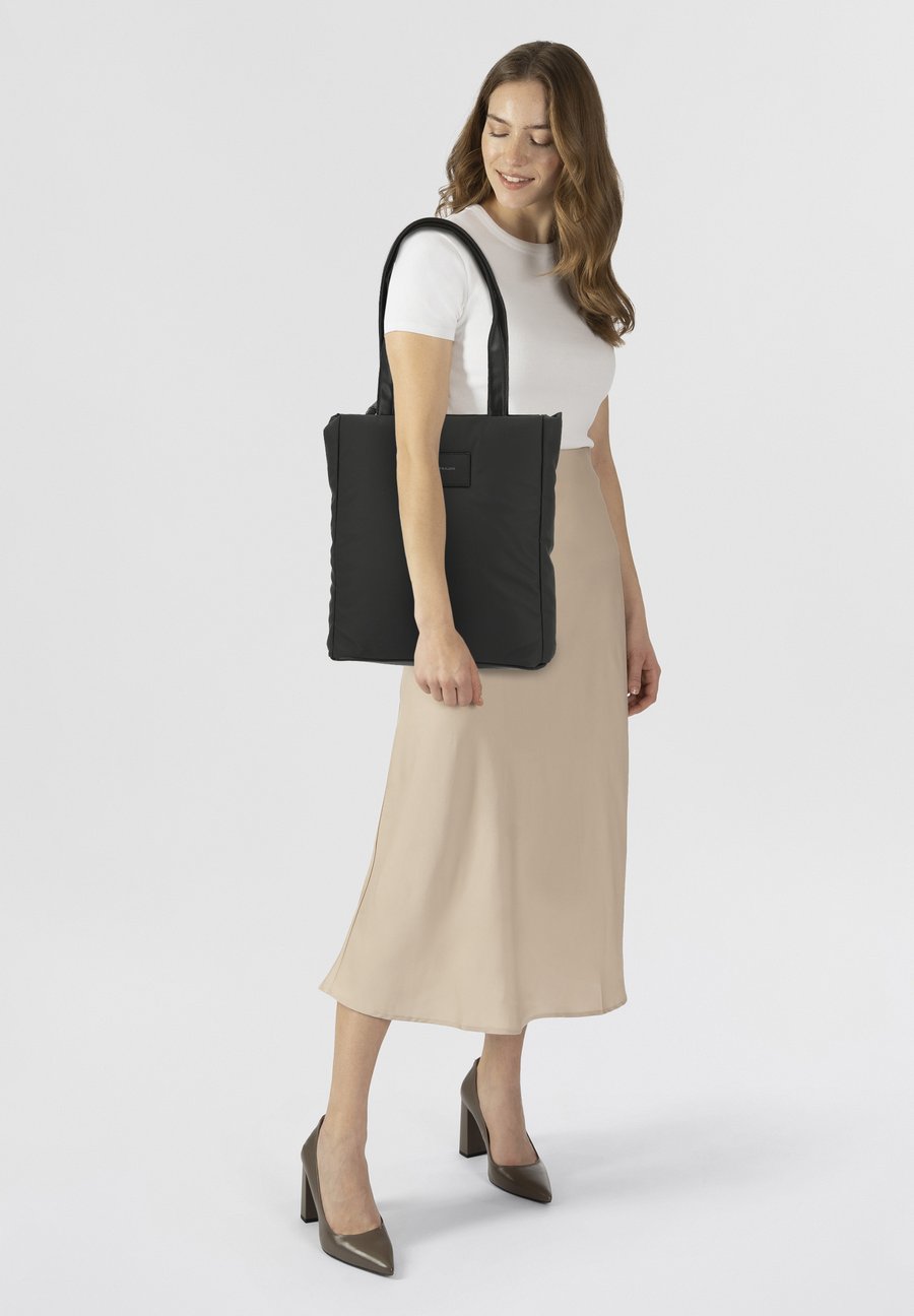 Сумка TOM TAILOR PATTI SHOPPER, Black
Сумка TOM TAILOR PATTI SHOPPER, Black