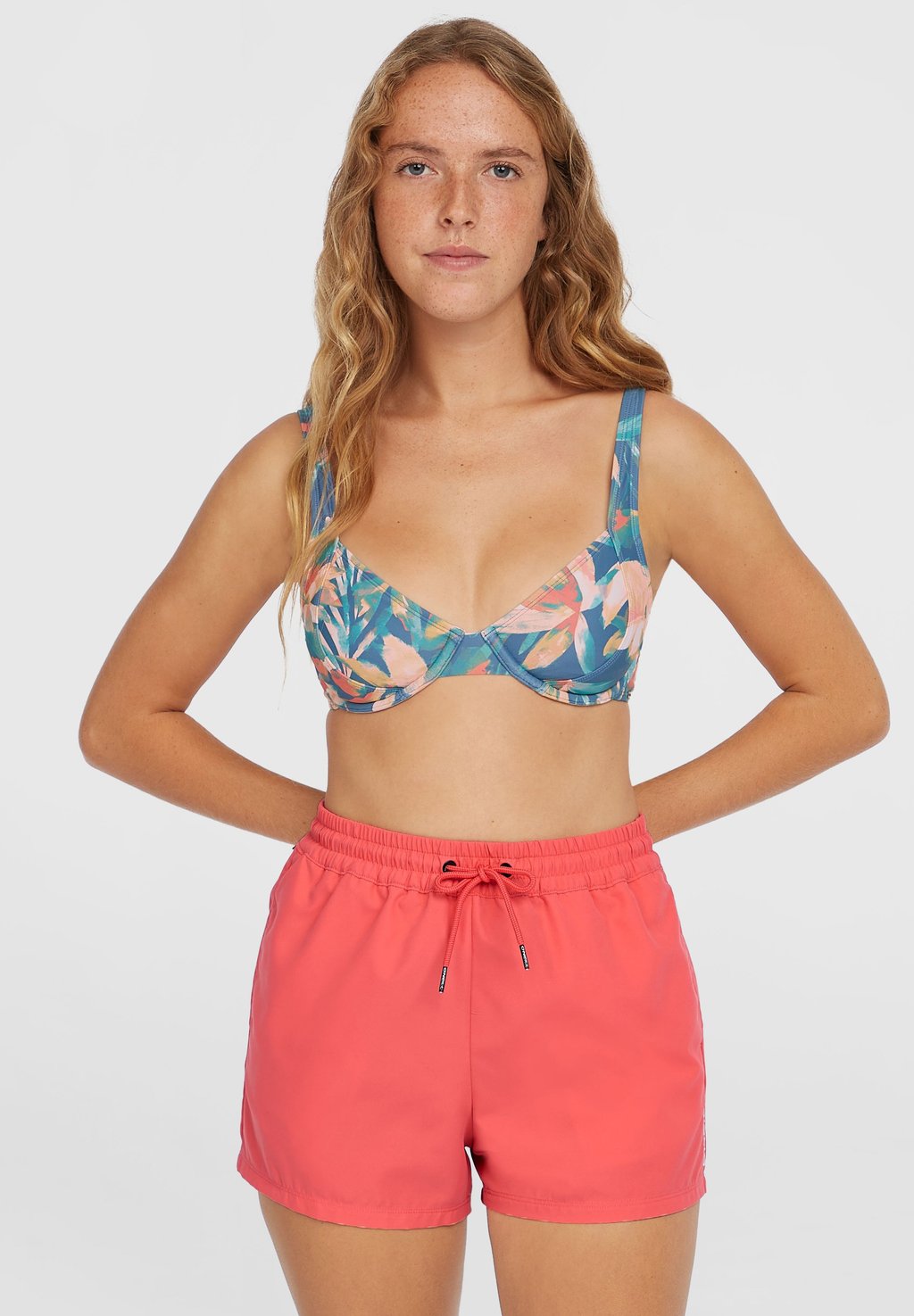 Пляжные шорты ESSENTIALS 12 O'Neill, светло-красный
Пляжные шорты ESSENTIALS 12 O'Neill, светло-красный