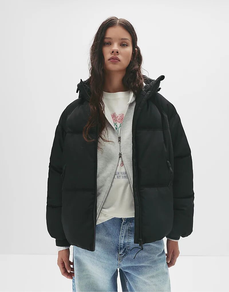 Пуховик Pull&Bear с капюшоном черного цвета
Пуховик Pull&Bear с капюшоном черного цвета