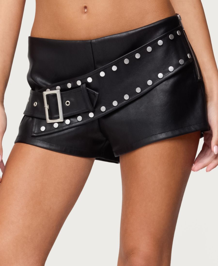 Женские микрошорты из искусственной кожи с поясом, украшенным заклепками Edikted, Black
Женские микрошорты из искусственной кожи с поясом, украшенным заклепками Edikted, Black