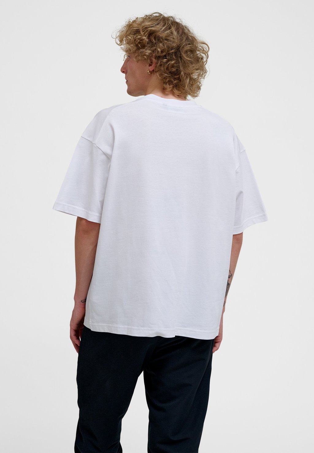 Футболка с принтом LOOSE BEES STADIUM Hummel, белый 
Футболка с принтом LOOSE BEES STADIUM Hummel, белый