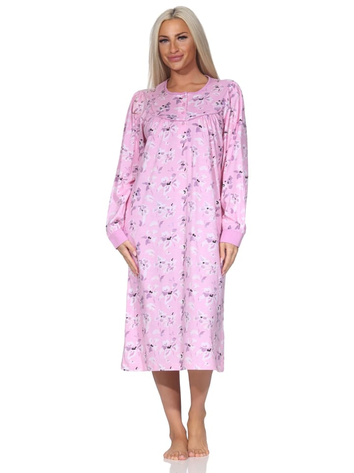 Ночная рубашка с длинными рукавами, классический дизайн, застежка на пуговицы на шее, сиреневого цвета. NORMANN
Ночная рубашка с длинными рукавами, классический дизайн, застежка на пуговицы на шее, сиреневого цвета. NORMANN