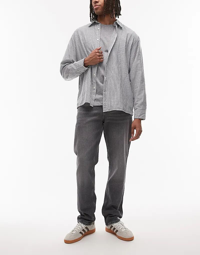 Джинсы Tommy Jeans Ryan узкие, прямого кроя, серого цвета
Джинсы Tommy Jeans Ryan узкие, прямого кроя, серого цвета