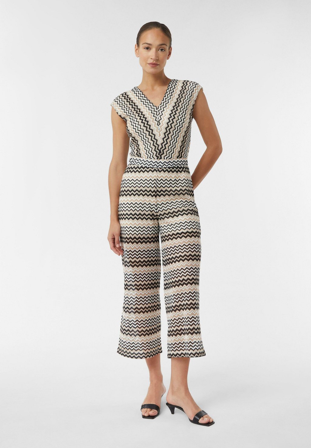 Комбинезон AUS ZICK-ZACK- MIT V-AUSSCHNITT comma, бежевый
Комбинезон AUS ZICK-ZACK- MIT V-AUSSCHNITT comma, бежевый