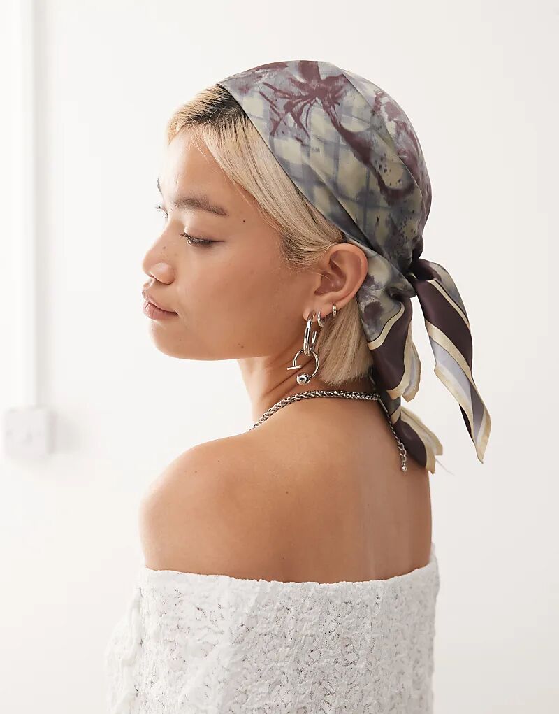 Восстановленный винтажный атласный платок с цветочным и клетчатым фиолетовым принтом
Восстановленный винтажный атласный платок с цветочным и клетчатым фиолетовым принтом