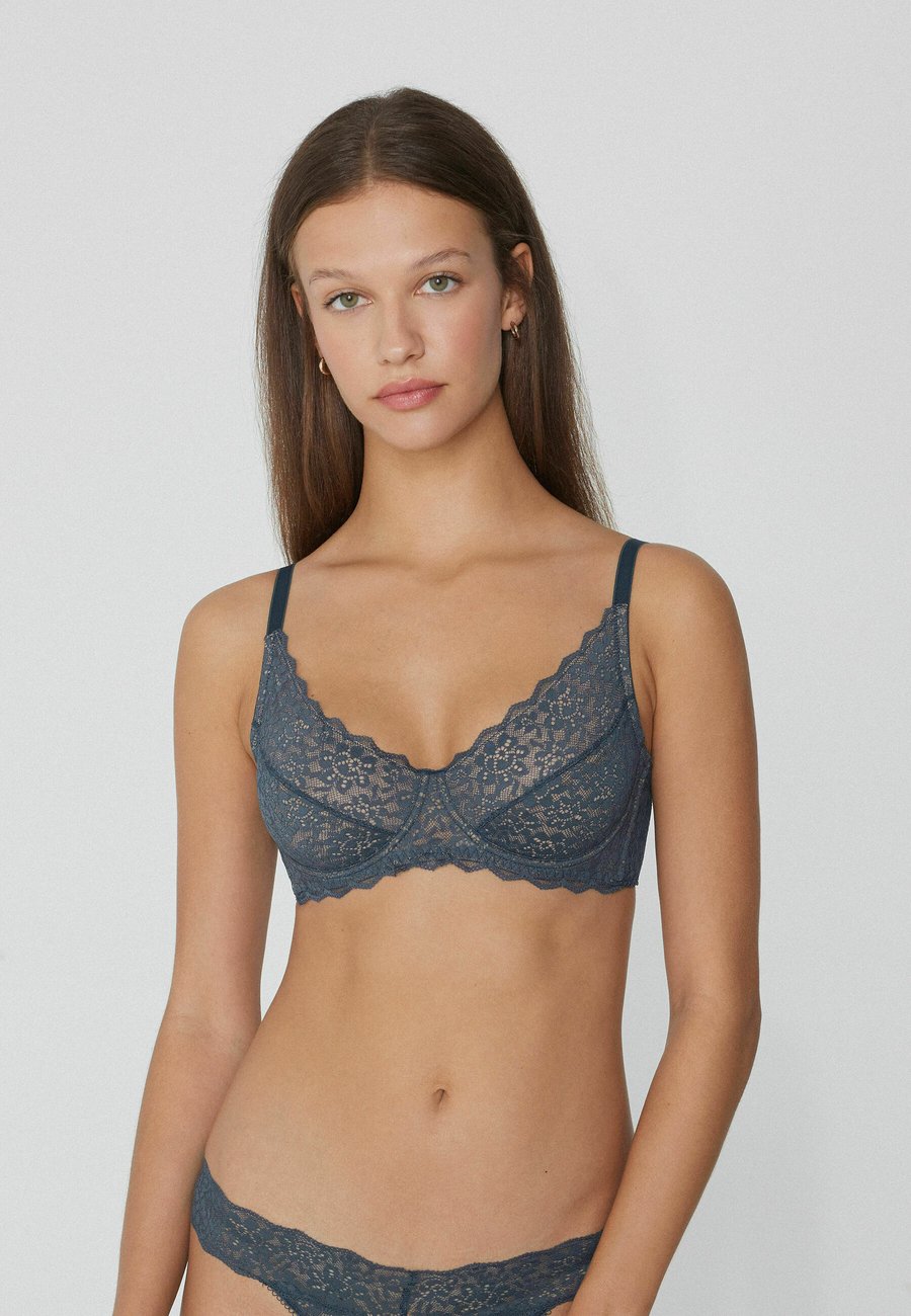 Бюстгальтер Tezenis Triangle bra, Dark Grey/Metallic Grey
Бюстгальтер Tezenis Triangle bra, Dark Grey/Metallic Grey