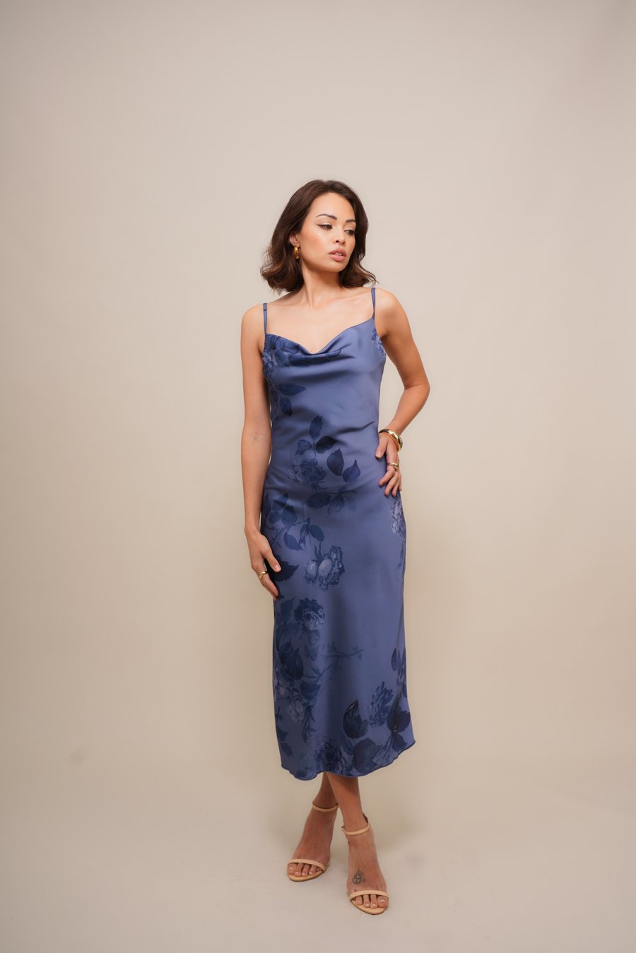 Платье WAL G PETITE ROSIE COWL NECK MAXI, Denim/Dark Blue
Платье WAL G PETITE ROSIE COWL NECK MAXI, Denim/Dark Blue