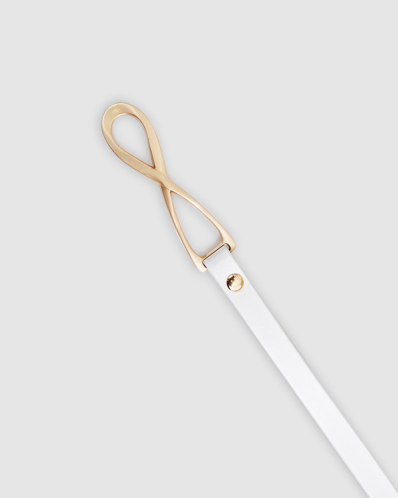 Кожаный ремень-галстук London Mood Belle&Bloom, белый
Кожаный ремень-галстук London Mood Belle&Bloom, белый