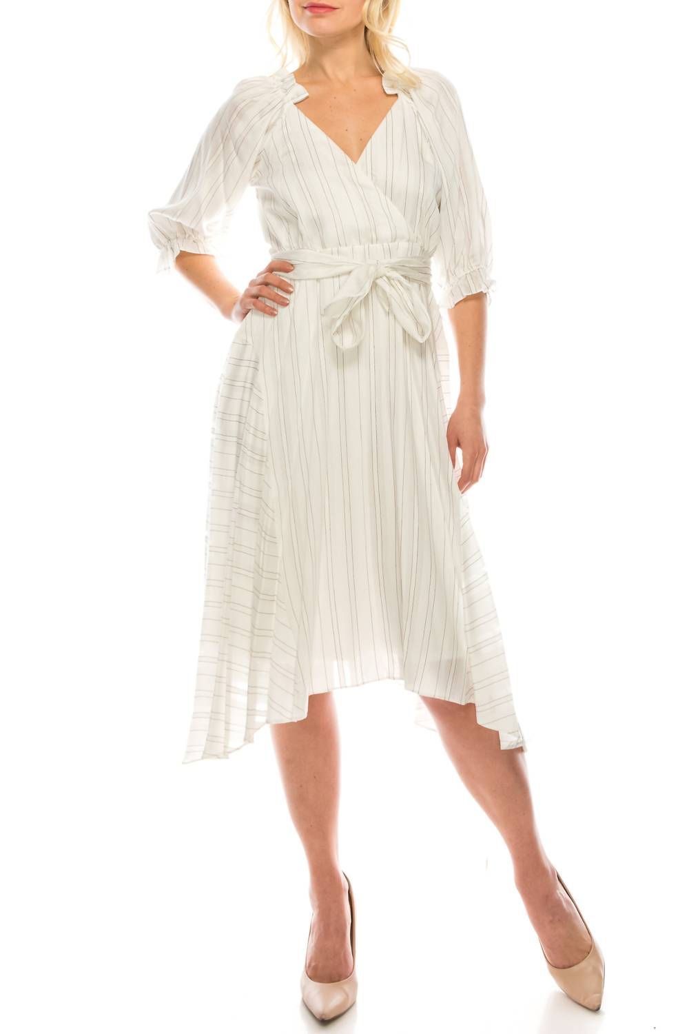 А-силуэтное платье в полоску слоновой кости и черного цвета Maison Tara
А-силуэтное платье в полоску слоновой кости и черного цвета Maison Tara