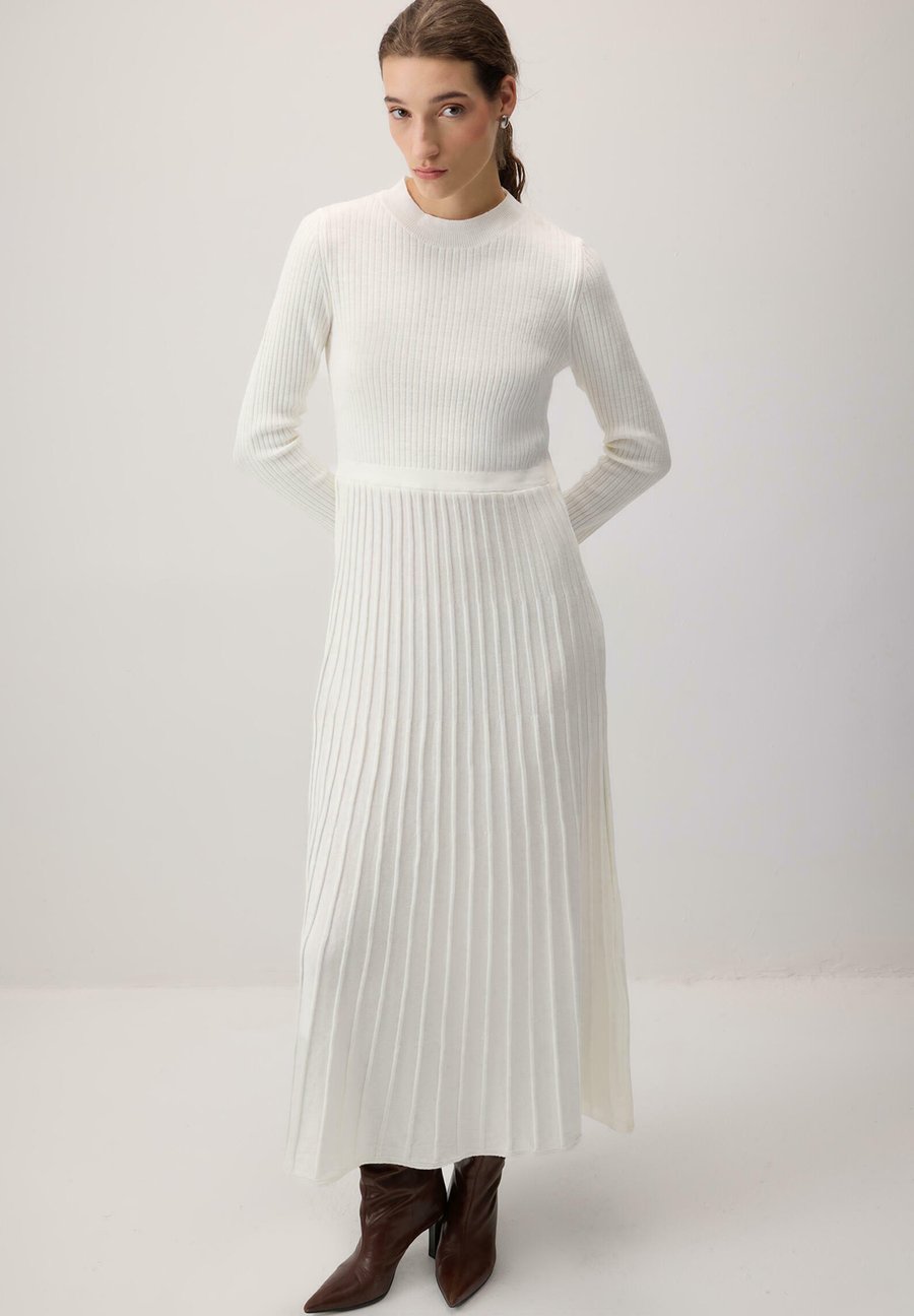 Платье Touché Privé Maxi dress, Ecru/Off-White
Платье Touché Privé Maxi dress, Ecru/Off-White