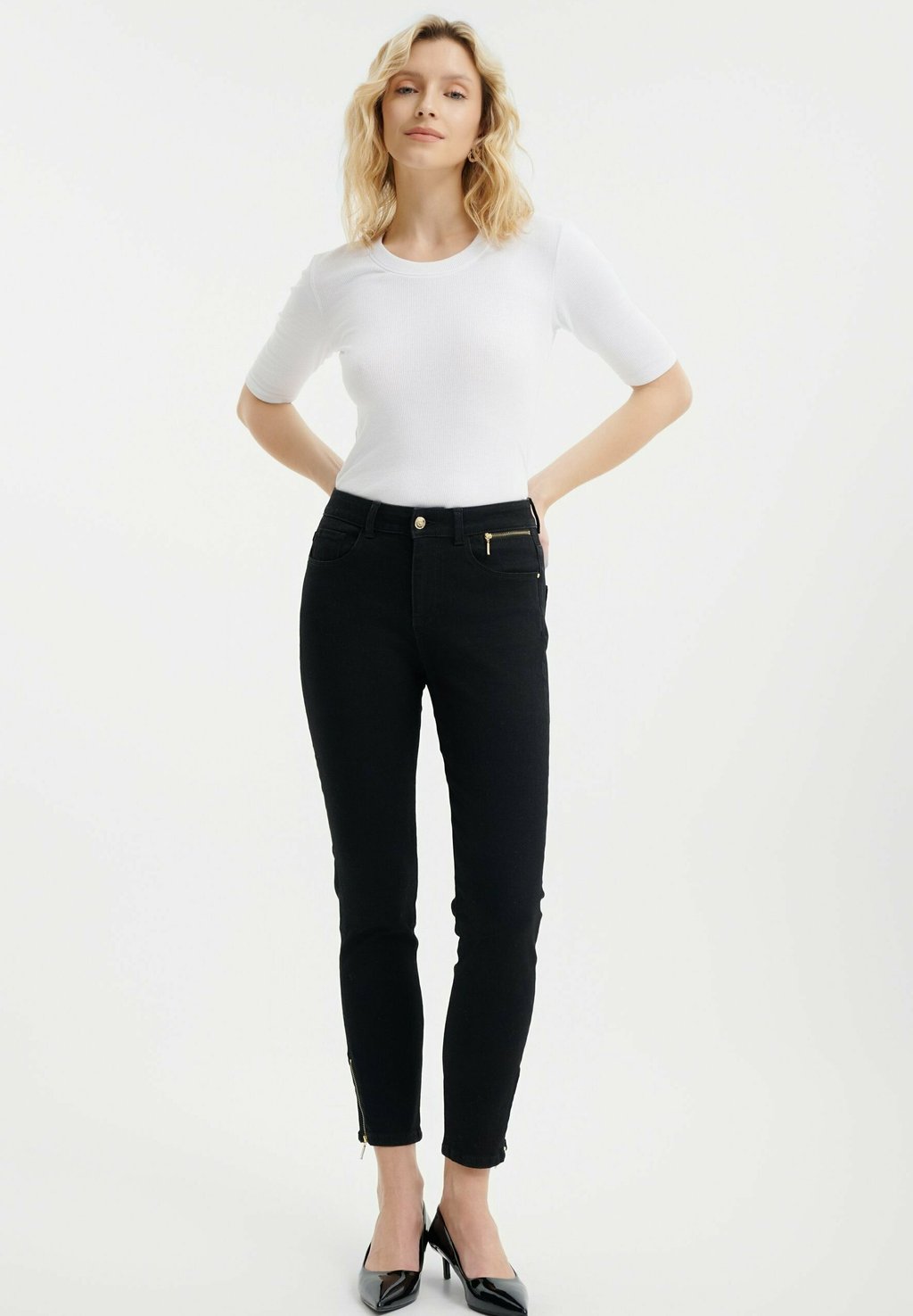 Джинсы облегающего кроя Greenpoint, черный
Джинсы облегающего кроя Greenpoint, черный