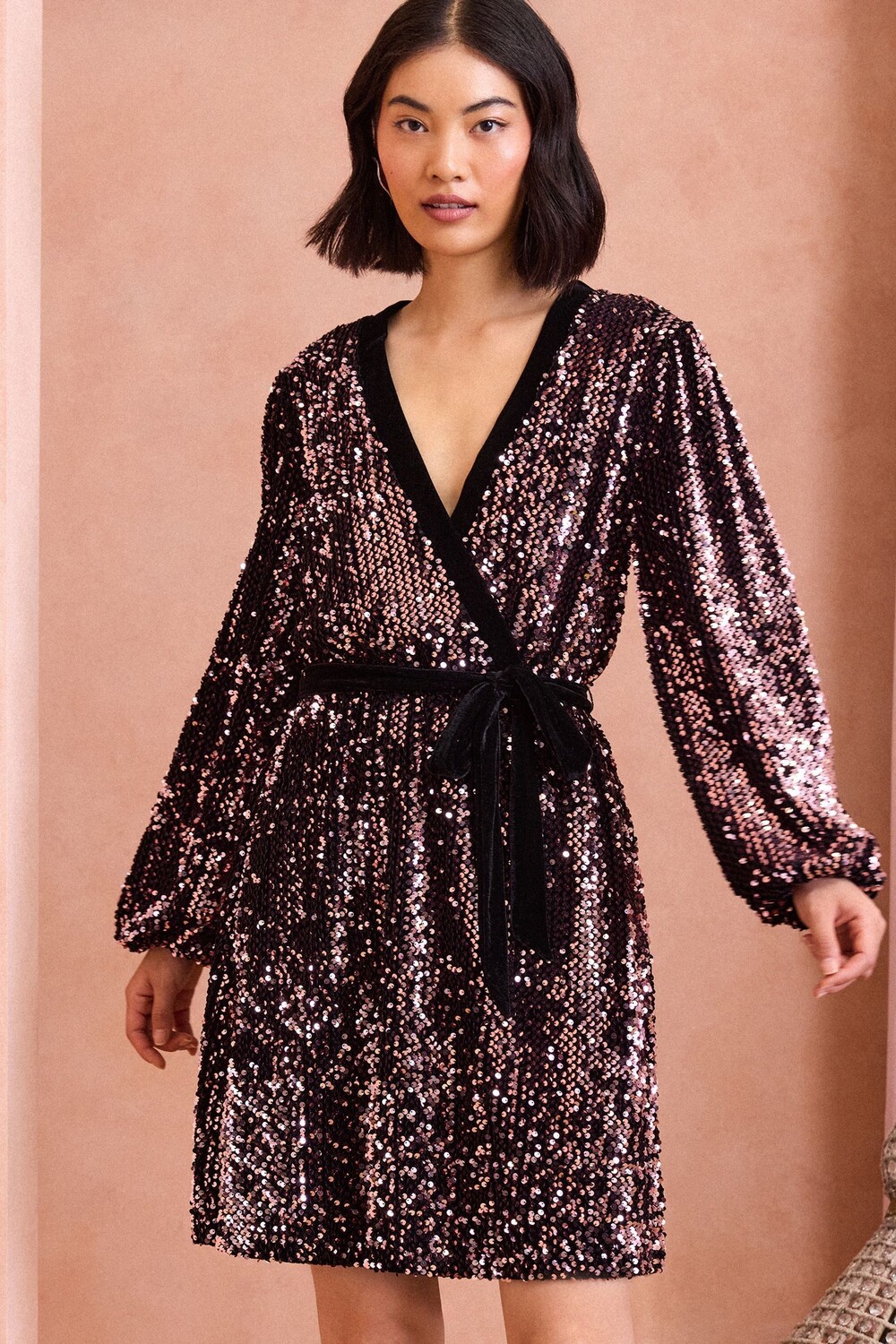 Платье халат с пайетками Love & Roses, розовый
Платье халат с пайетками Love & Roses, розовый