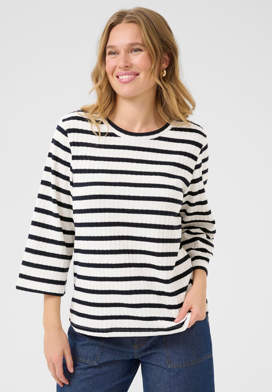Джемпер Kaffe AMARA WITH ROUND NECK, Chalk Black Stripe/Off-White
Джемпер Kaffe AMARA WITH ROUND NECK, Chalk Black Stripe/Off-White