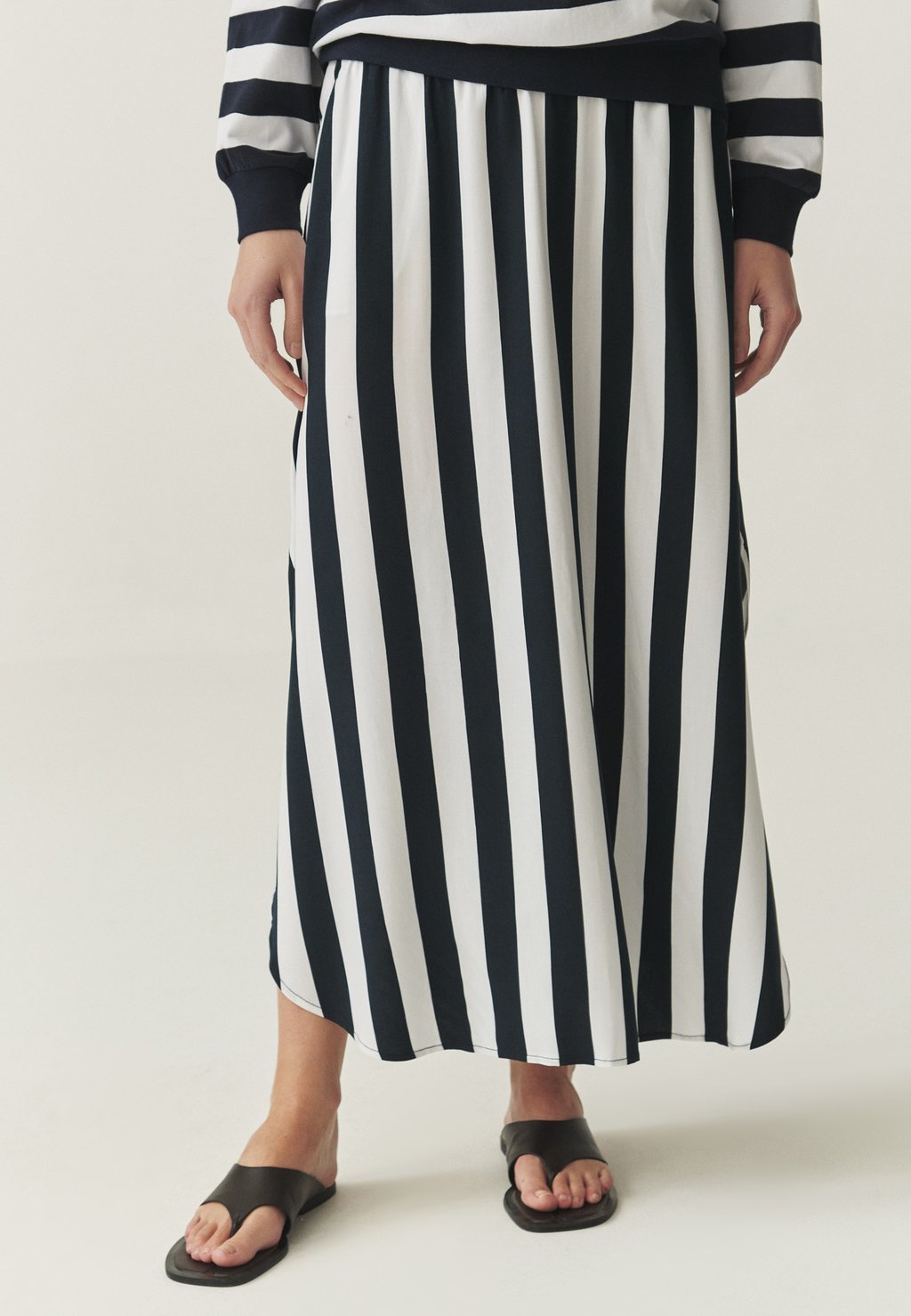 Юбка макси KATIA TATUUM, темно-синий
Юбка макси KATIA TATUUM, темно-синий