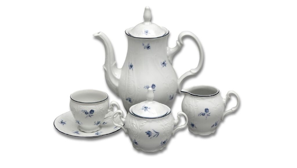 Карловарский фарфор, кофейный сервиз Thun Bernadotte, синие розы, 15 шт Thun 1794
Карловарский фарфор, кофейный сервиз Thun Bernadotte, синие розы, 15 шт Thun 1794