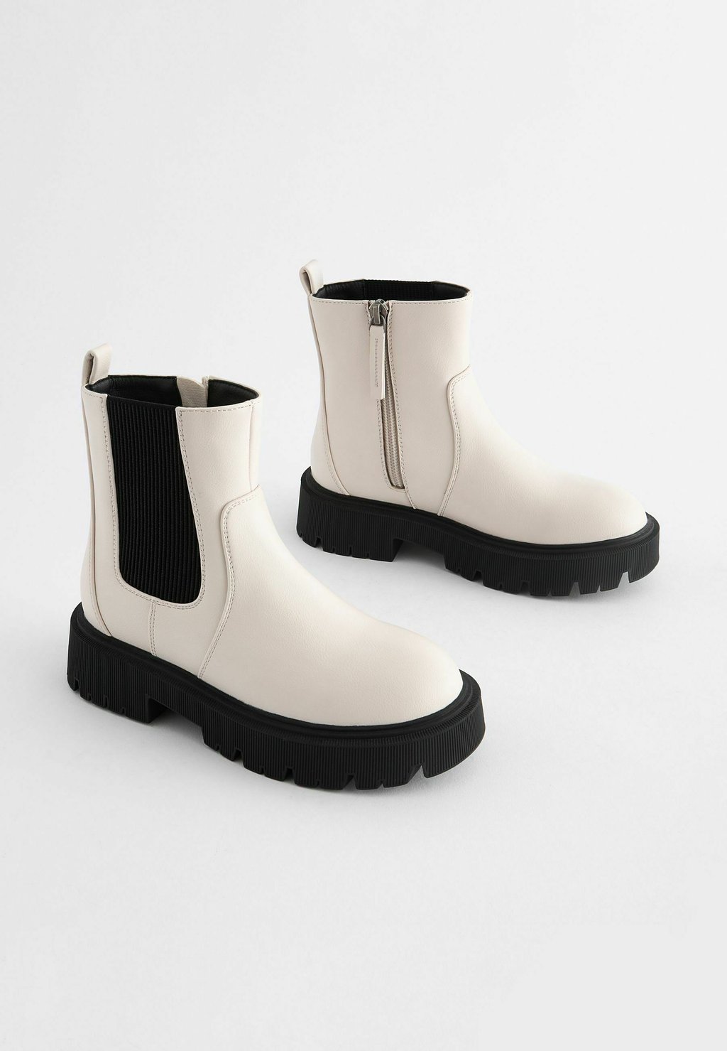 Классические ботильоны CHUNKY CHELSEA Next, белый
Классические ботильоны CHUNKY CHELSEA Next, белый