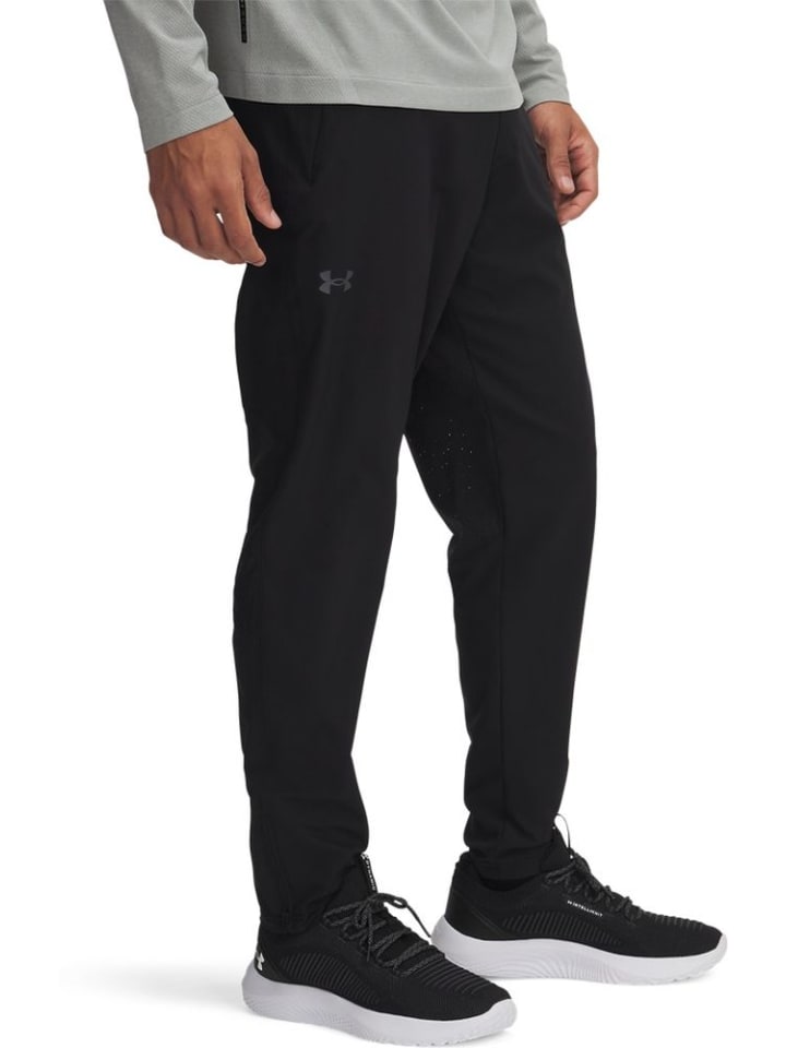 Спортивные брюки Vanish Woven Tapered Pants черного цвета Under Armour
Спортивные брюки Vanish Woven Tapered Pants черного цвета Under Armour