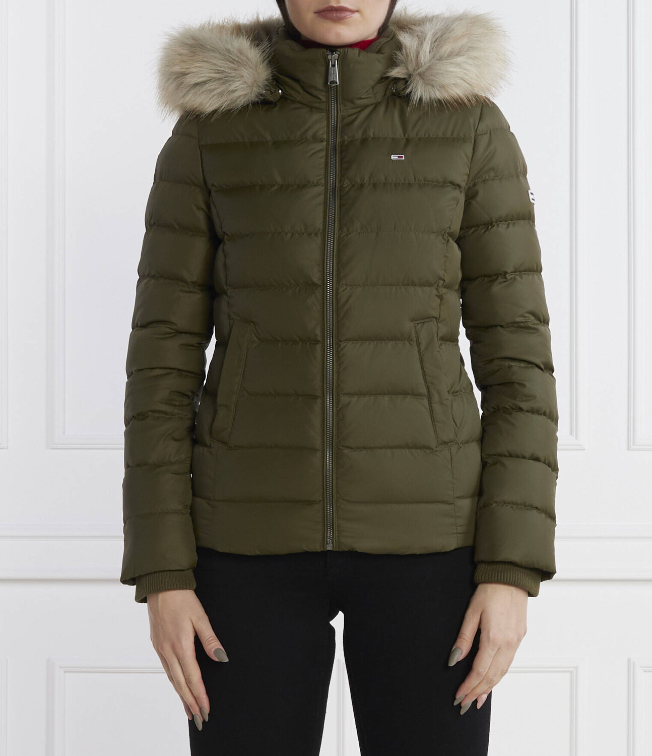 Куртка Tommy Jeans Slim Fit, оливково-зеленый
Куртка Tommy Jeans Slim Fit, оливково-зеленый