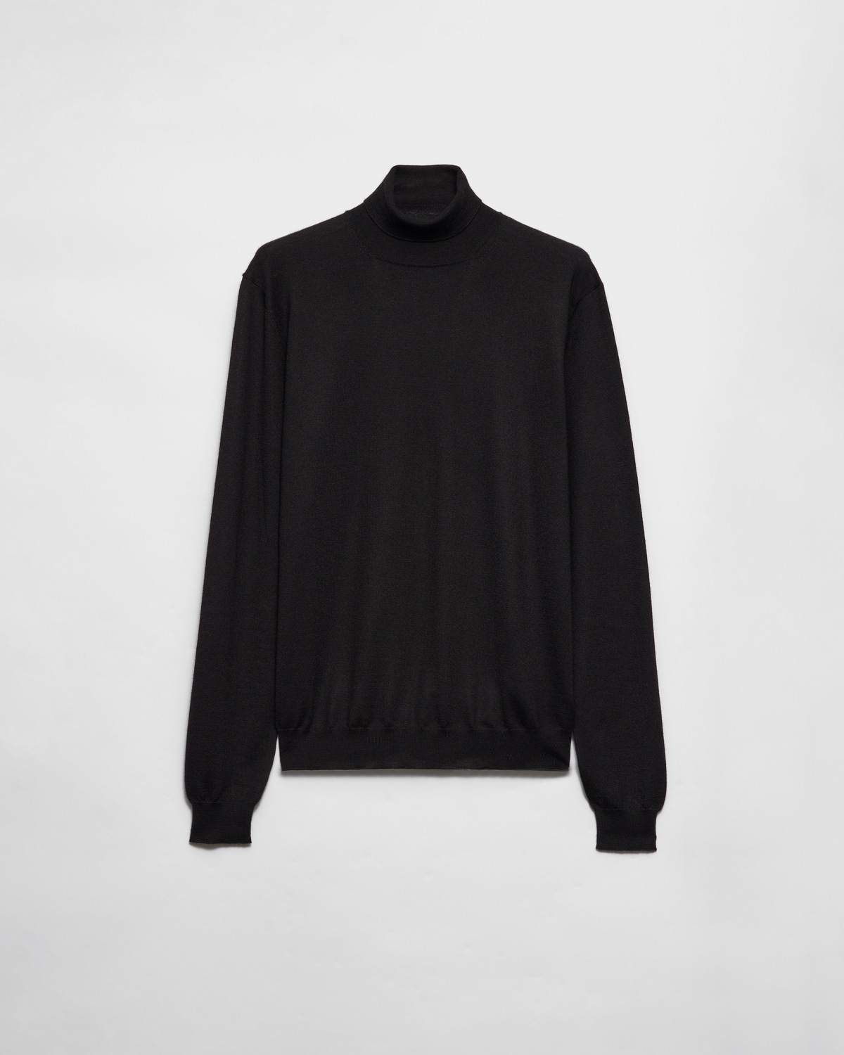 Кашемировый и шелковый свитер с воротником-стойкой Prada, черный
Кашемировый и шелковый свитер с воротником-стойкой Prada, черный