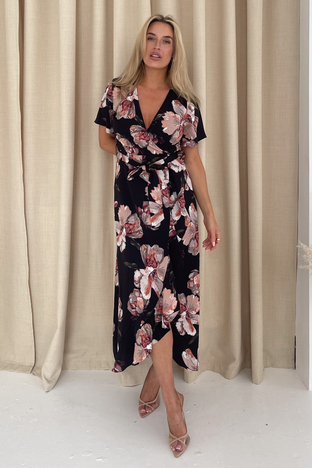 Платье макси Farren с запахом Girl In Mind, черный
Платье макси Farren с запахом Girl In Mind, черный