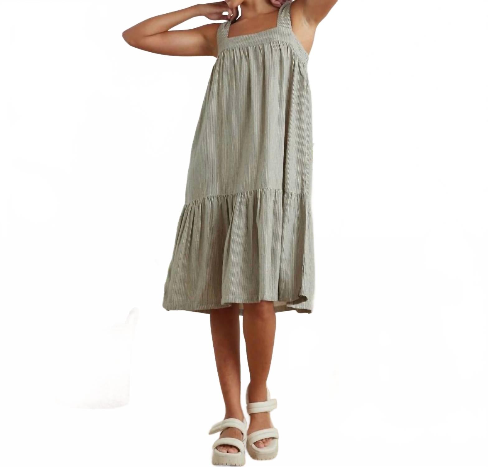 Амарилло Миди платье в черно-белом цвете Known Supply
Амарилло Миди платье в черно-белом цвете Known Supply